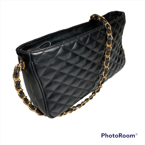 Black quilted vegan leather purse with gold chain straps - Picture 4 of 9